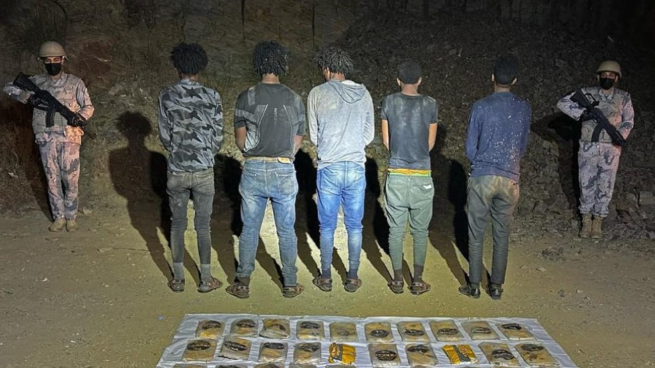 ضبط 5 مخالفين لنظام الأمن لتهريبهم 50 كيلوجرام من الحشيش المخدر