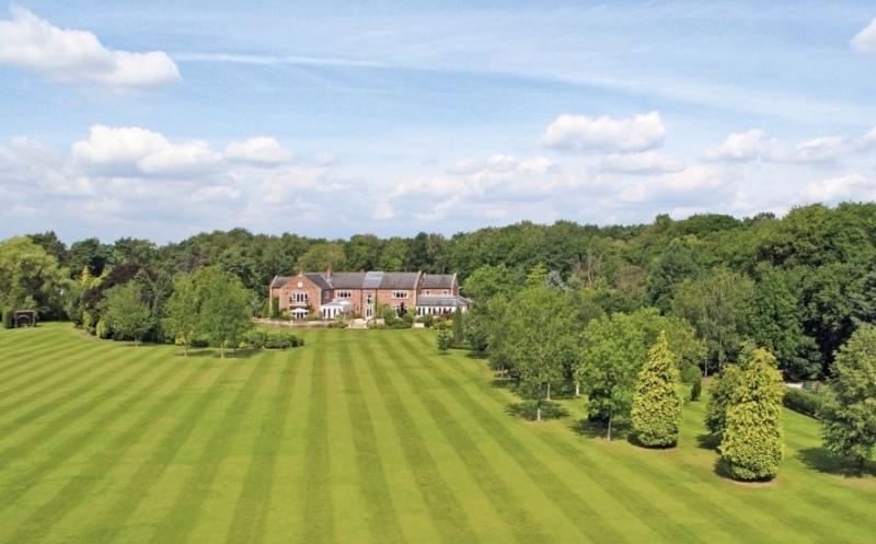 آخر التطورات في عملية السطو على منزل نجم مانشستر سيتي