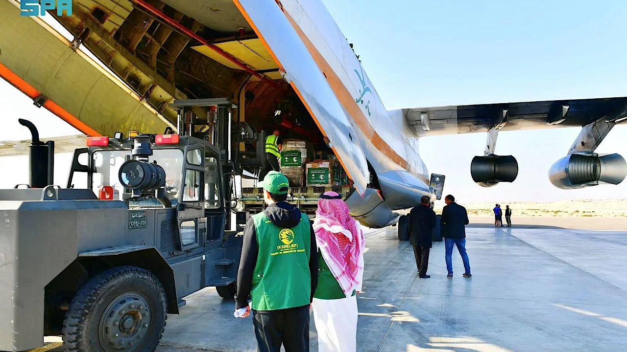 وصول الطائرة السعودية الـ 38 لإغاثة الشعب الفلسطيني في غزة