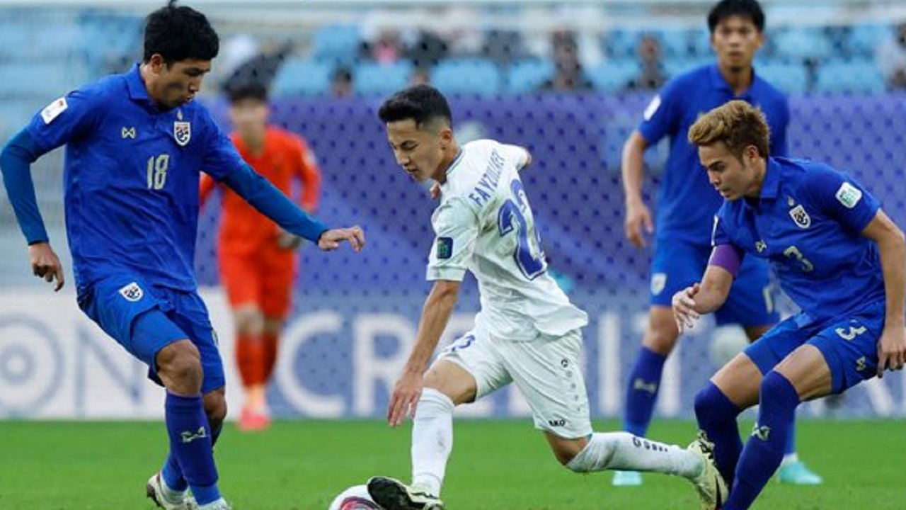 أوزبكستان تضرب موعدا مع قطر في ربع نهائي كأس آسيا