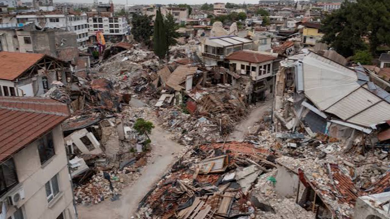 زلزال قوي يضرب إندونيسا