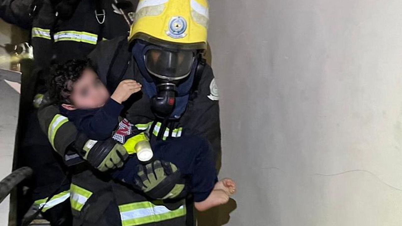 مدني الطائف ينقذ 6 أشخاص إثر حريق في مبنى