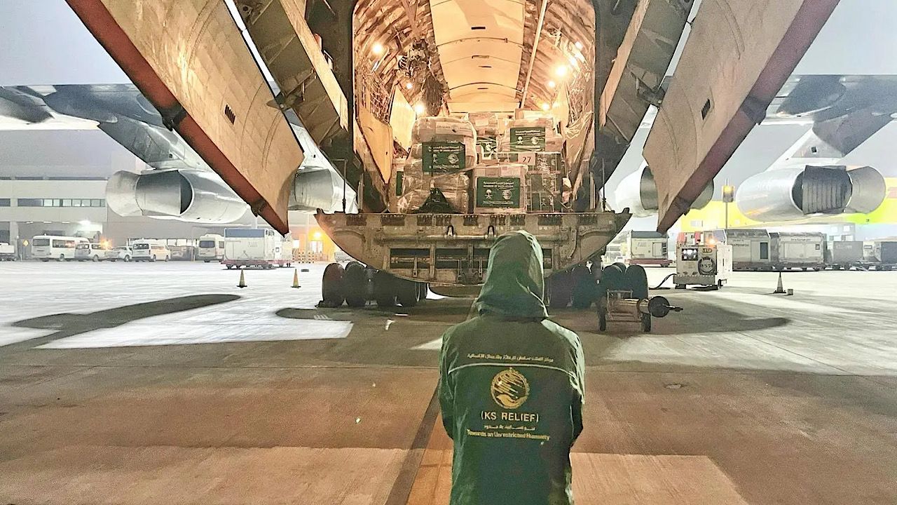 مغادرة الطائرة السعودية الـ 37 لإغاثة الشعب الفلسطيني في غزة