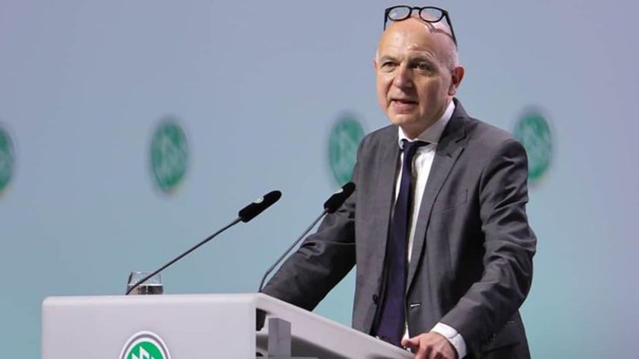 رئيس الاتحاد الألماني يشيد بتطورات كرة القدم في السعودية