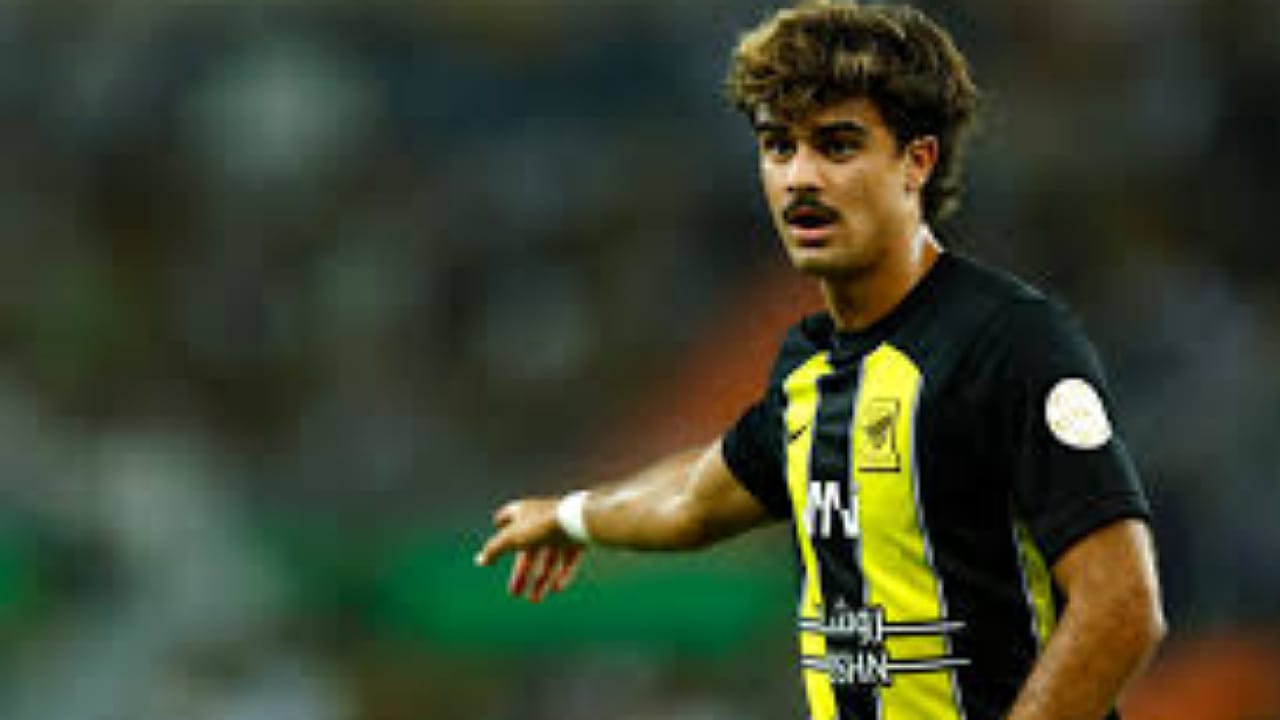 عوض رقعان: لم أشاهد فريق في العالم يغير 6 لاعبين بالشتوية .. فيديو