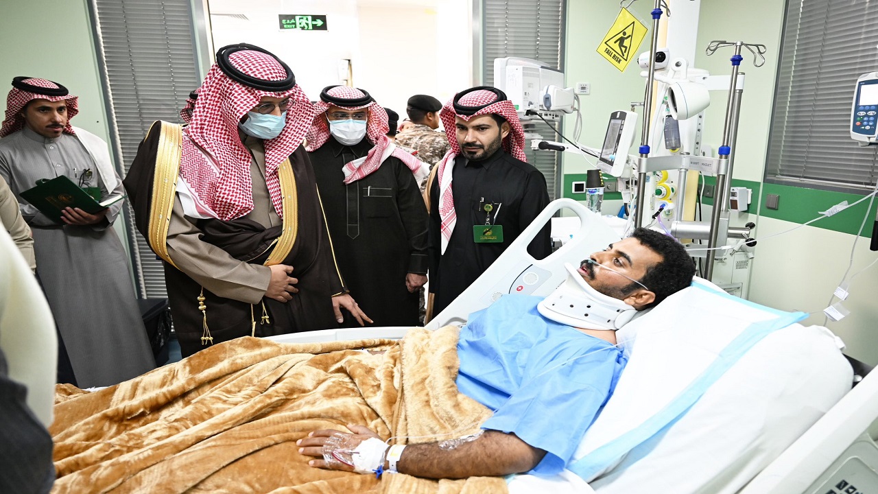 الأمير خالد بن سطام يزور رجل أمن تعرض للإصابة خلال تأديته عمله