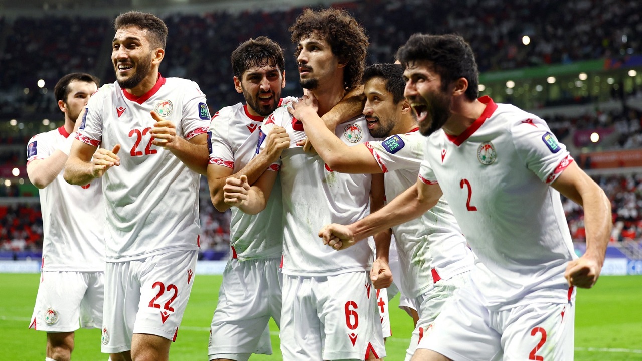 طاجيكستان تقصي الإمارات وتتأهل إلى ربع نهائي كأس آسيا