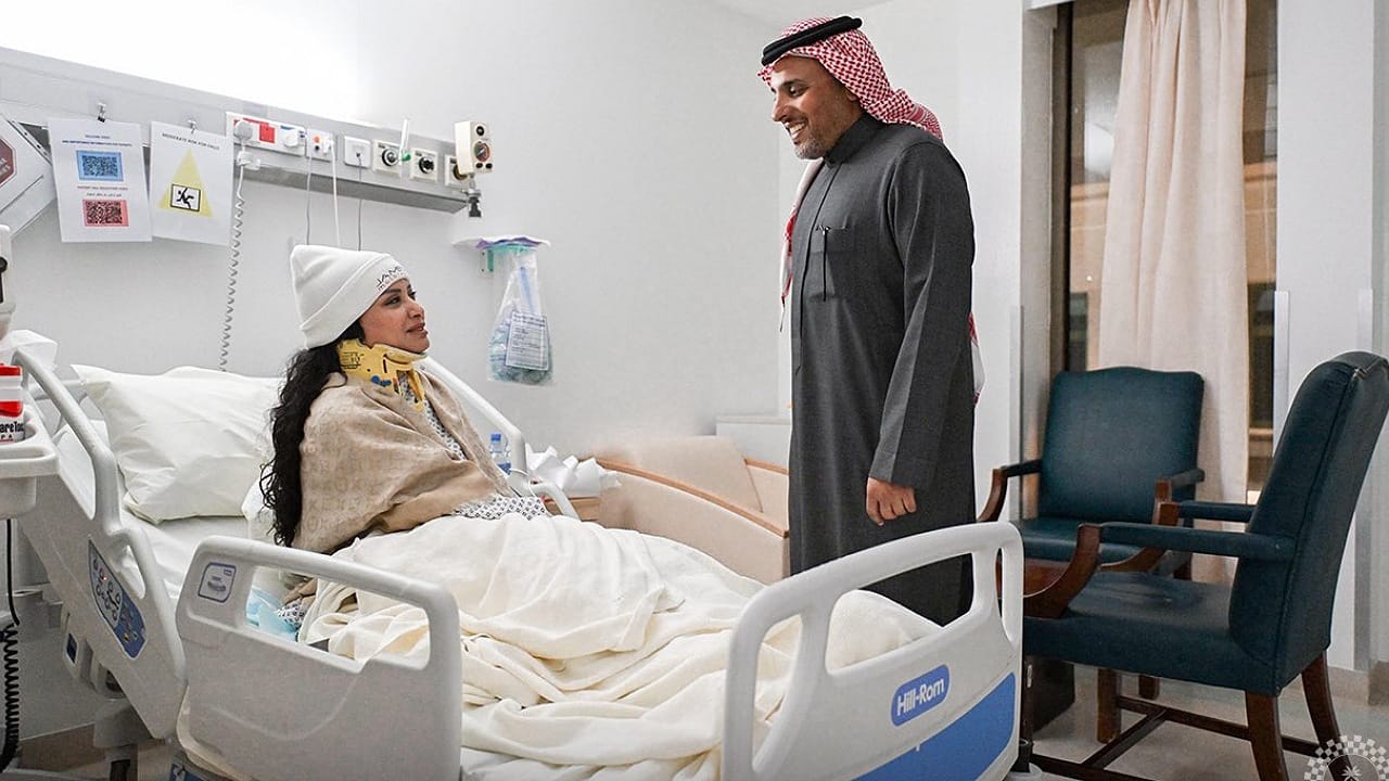 رئيس اتحاد السيارات يزور مها الحملي بعد تعرضها لحادث بـ&#8221;رالي داكار&#8221;