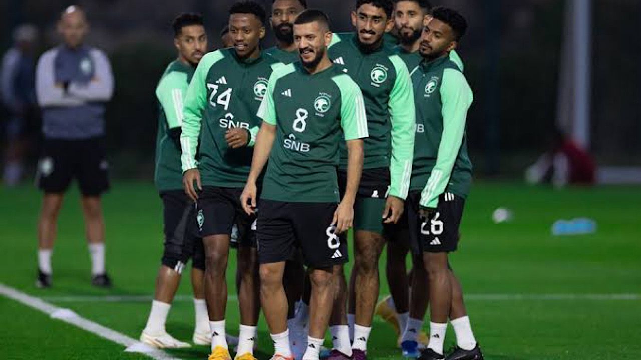 مانشيني يستدعي 3 لاعبين لمعسكر المنتخب الوطني في قطر