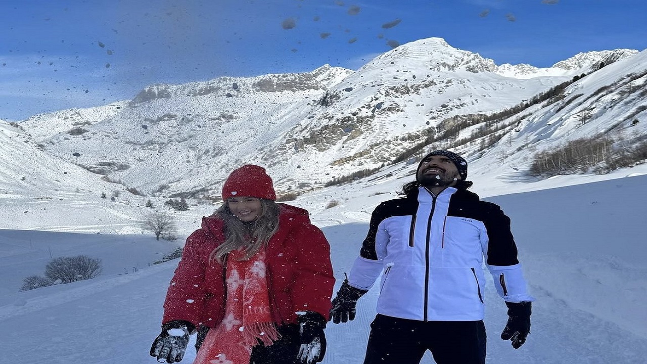 لاعب الهلال نيفيز يستمتع بالثلوج مع زوجته .. صور