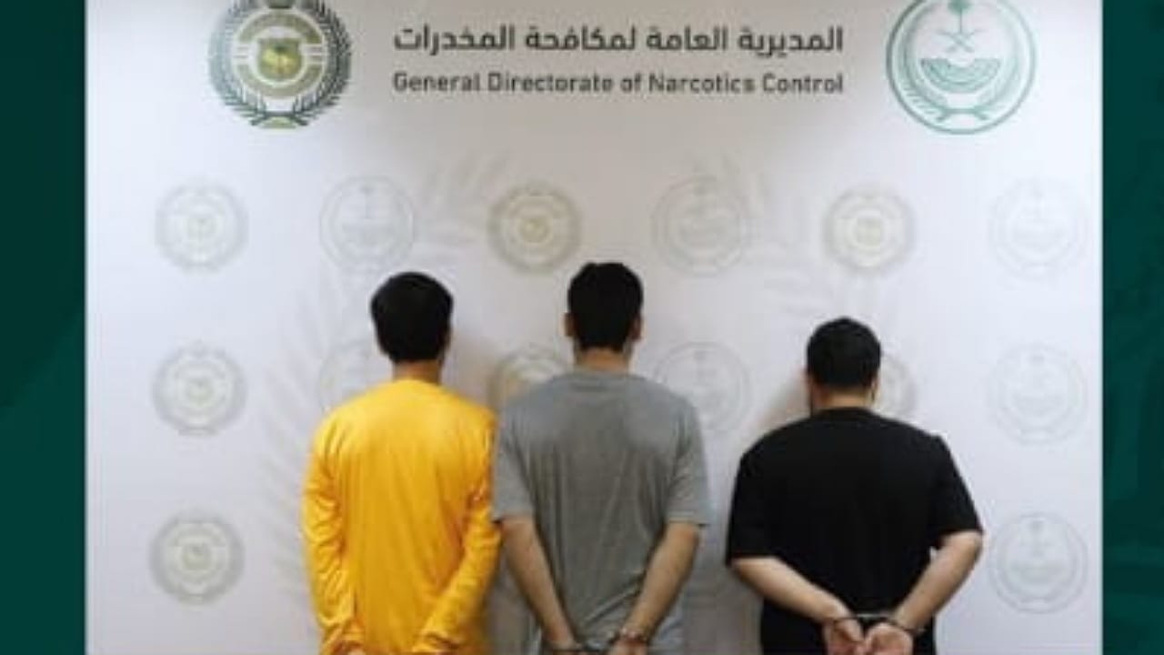 ضبط 3 مقيمين لترويجهم مادة الشبو المخدر في جدة