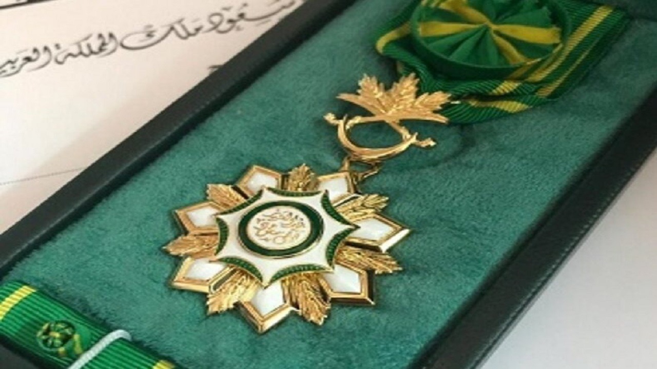 منح ميدالية الاستحقاق من الدرجة الثالثة لـ 120 مواطناً ومواطنة