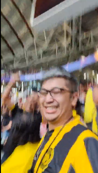 جنون جماهير ماليزيا بعد هدف التعادل ضد كوريا الجنوبية .. فيديو