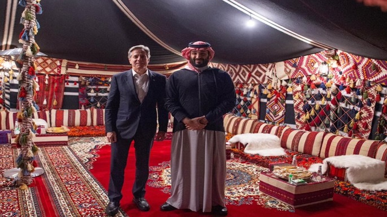 ولي العهد يلتقي وزير الخارجية الأمريكي في المخيم الشتوي بالعلا