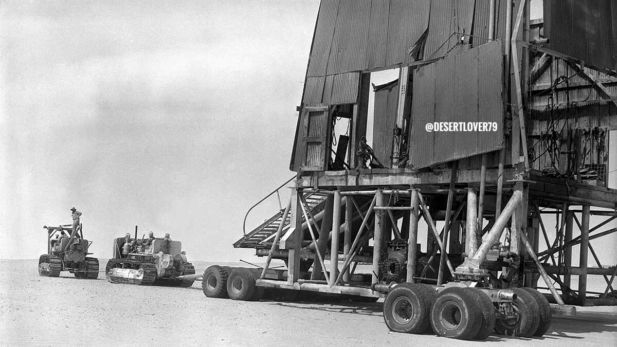 عملية نقل أحد منصات حفر آبار النفط المتحركة قبل 76 عاماً..صورة