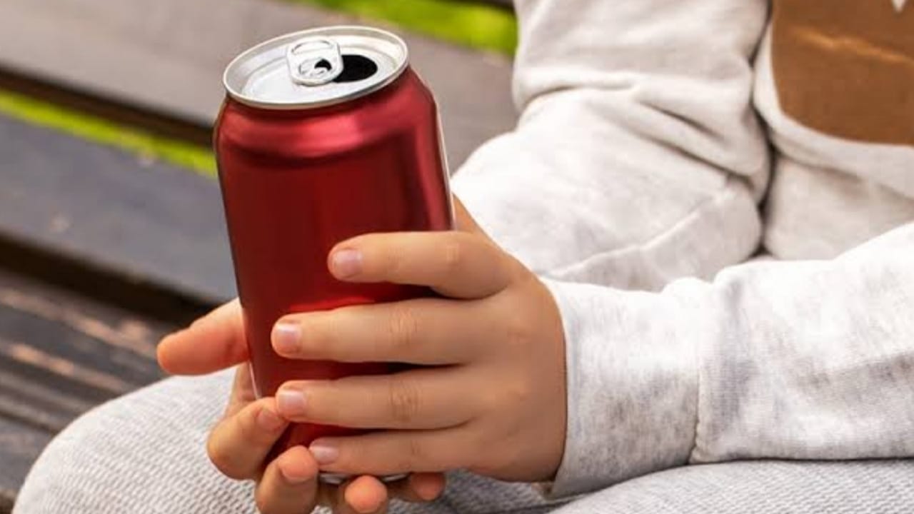 مشروبات الطاقة تزيد من خطر الأفكار الانتحارية لدى الأطفال والشباب