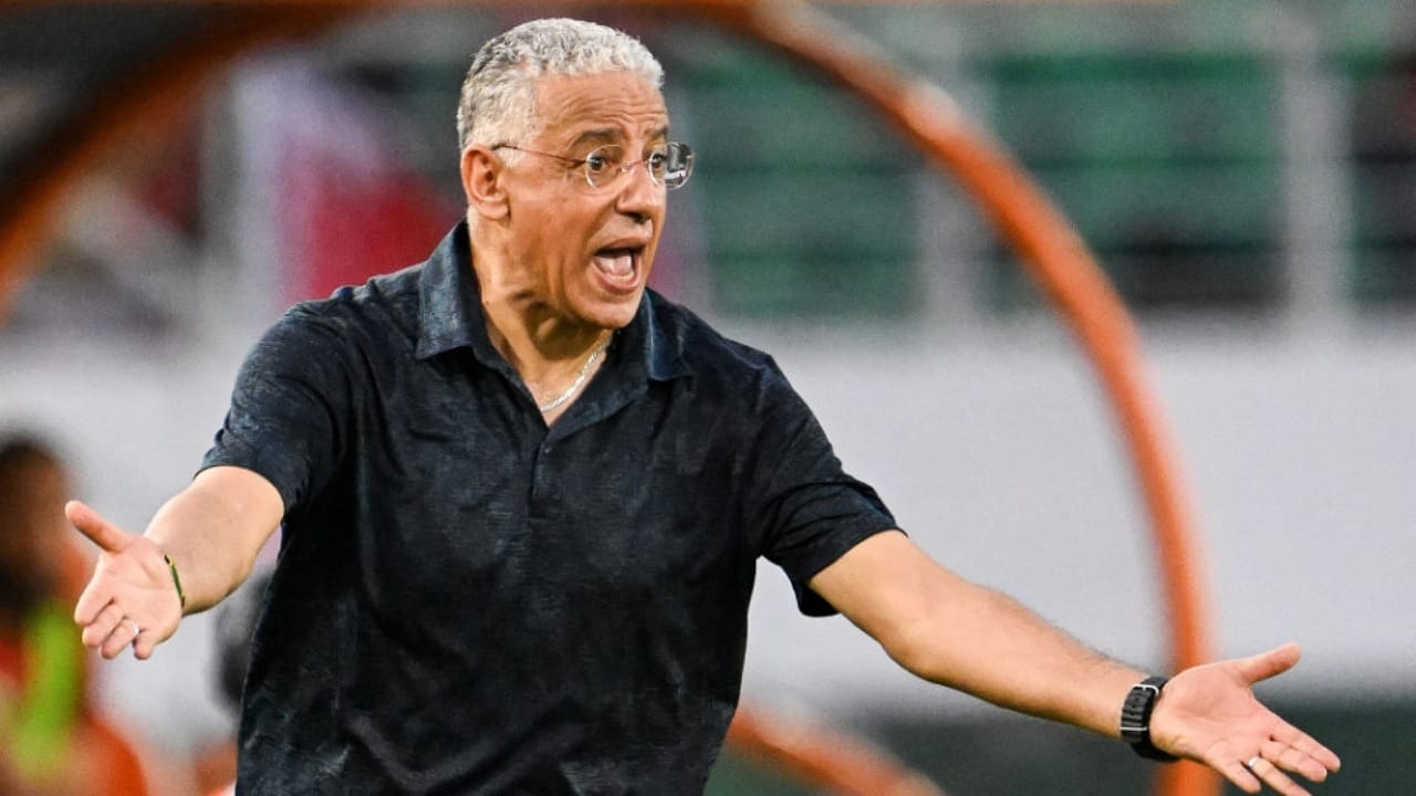 إيقاف مدرب تنزانيا 8 مباريات بسبب تصريحاته ضد المغرب