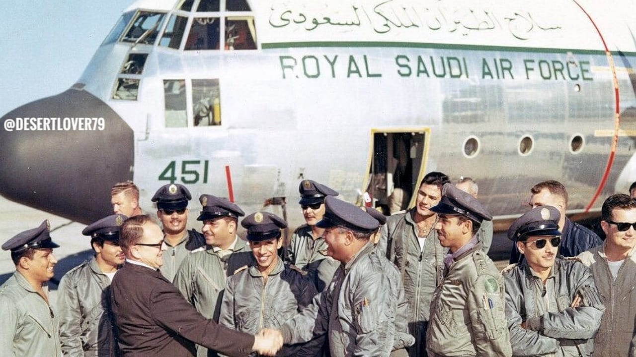 لحظة استلام سلاح الطيران الملكي أول طائرة C130 هيركوليز قبل 59 عاماً..صورة