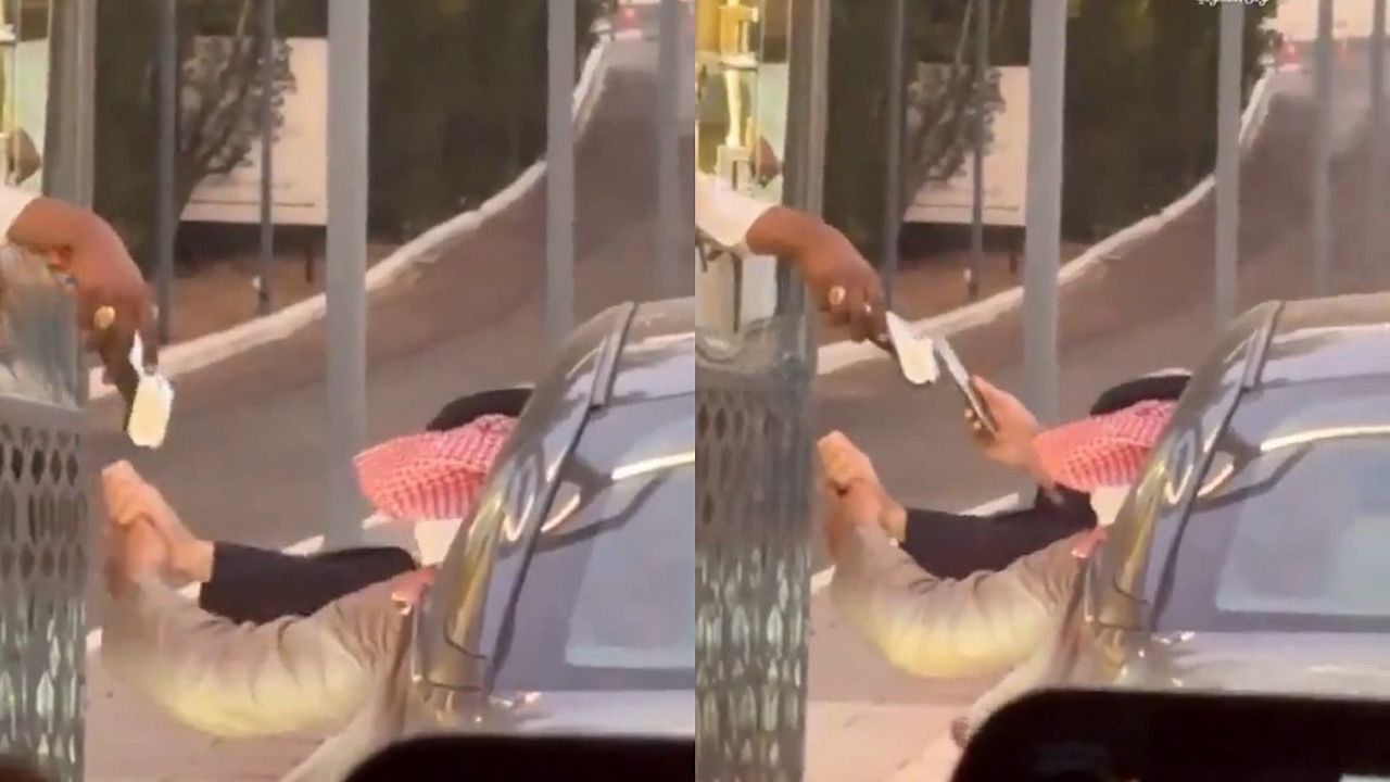 امرأة تتهاوش مع زوجها داخل السيارة لدفع الحساب بدلاً عنه .. فيديو