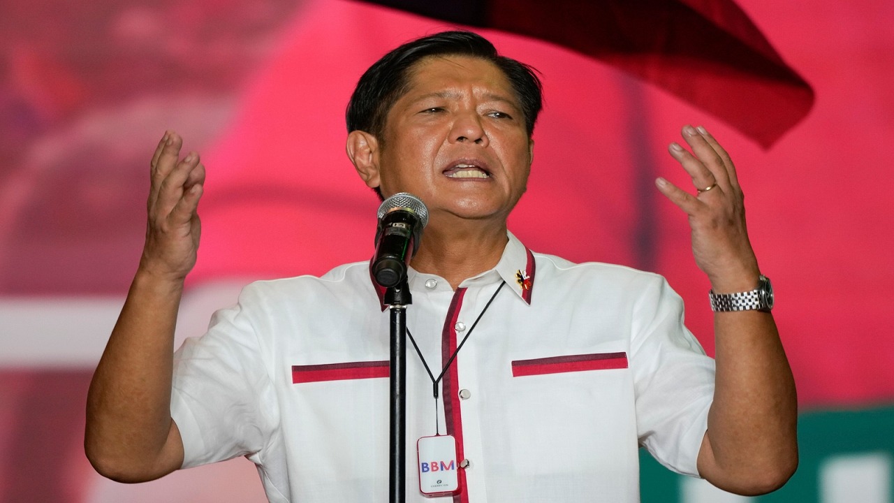 انتقادات لرئيس الفلبين بعد استخدامه مروحية لحضور حفل غنائي