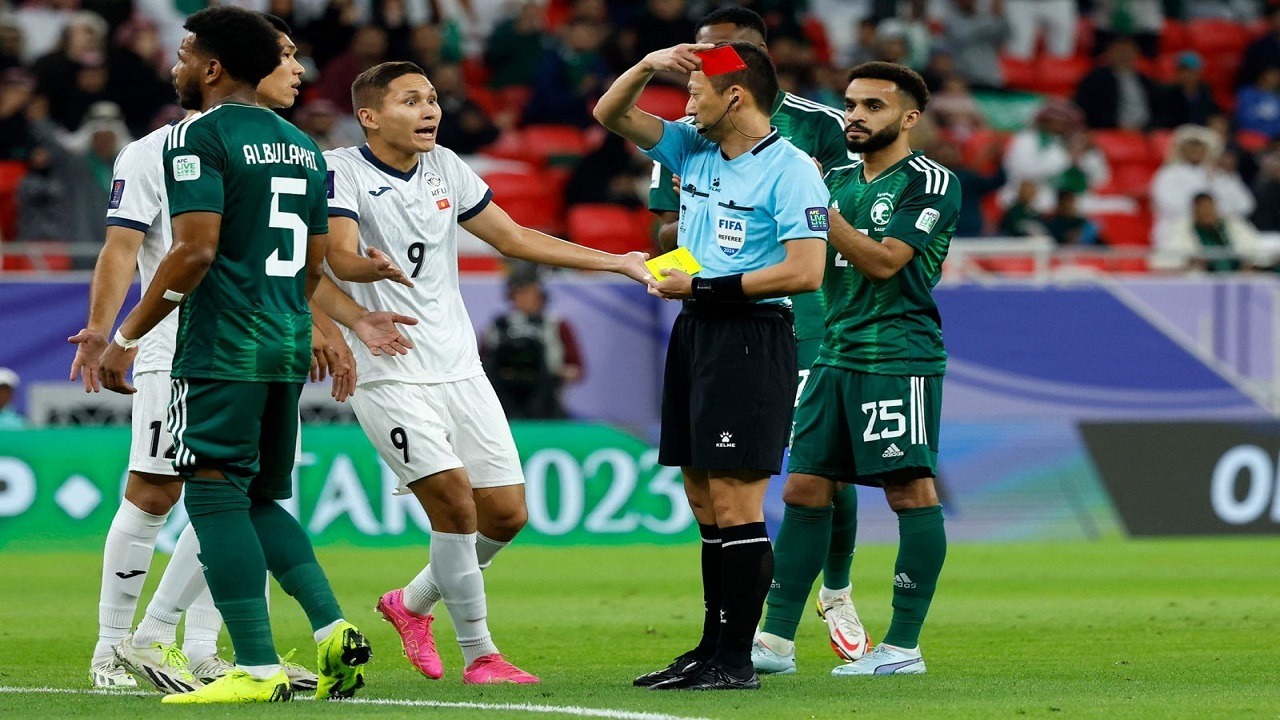 إيقاف لاعبي قيرغيزستان بعد خشونتهم في مباراة الأخضر