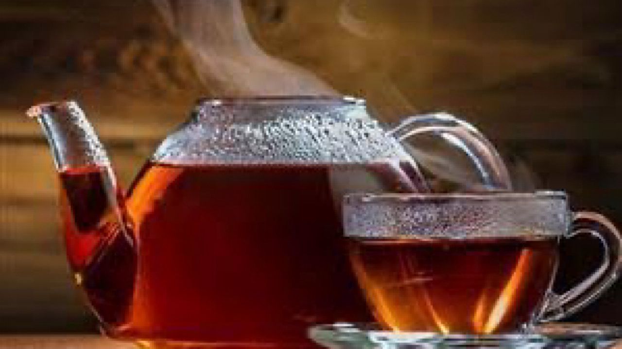 خبراء : شرب الشاي يكافح ظهور الشيخوخة