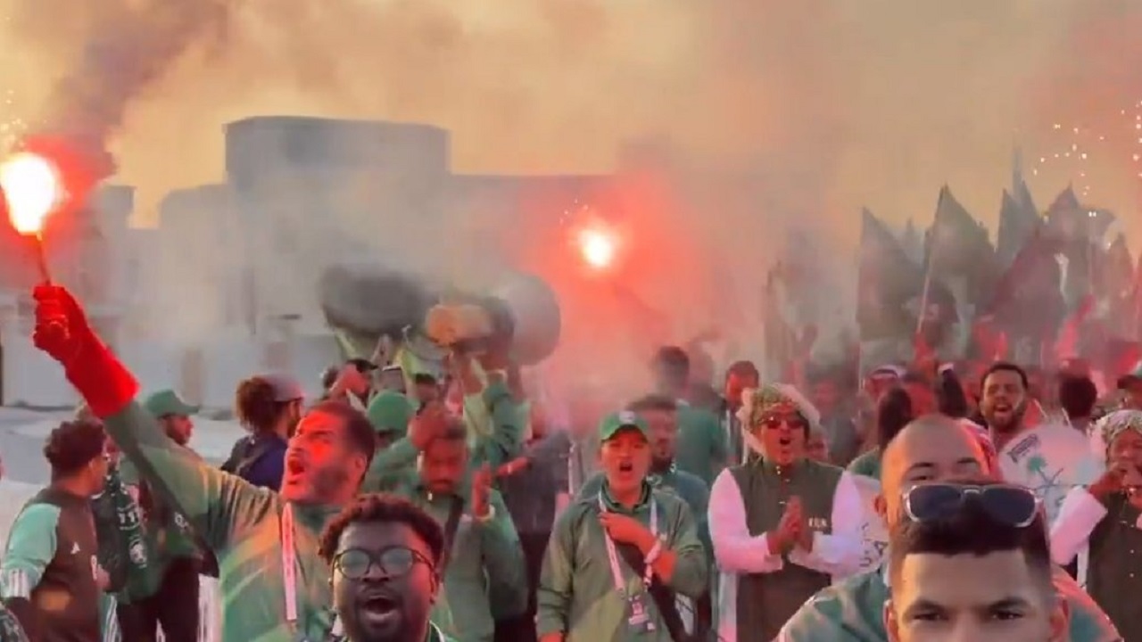 جماهير الأخضر تصنع الحدث قبل لقاء كوريا .. فيديو