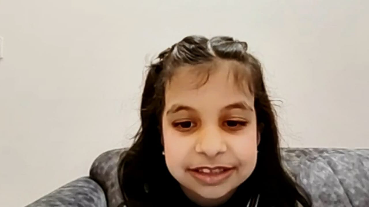 الطفلة سارة الرشيدي تروي تفاصيل إنقاذها لوالدتها من الموت .. فيديو