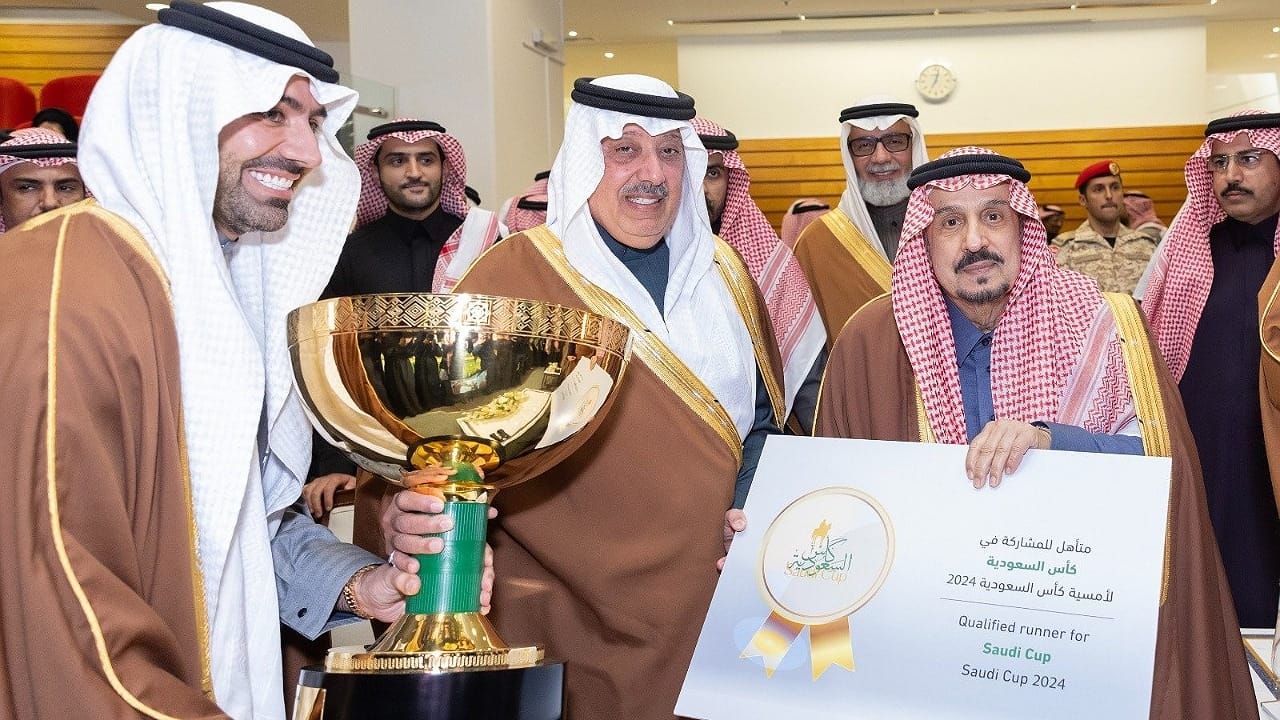 أمير الرياض يتوج الفائزين بكأسي خادم الحرمين الشريفين والخيالة السعوديين المتمرنين