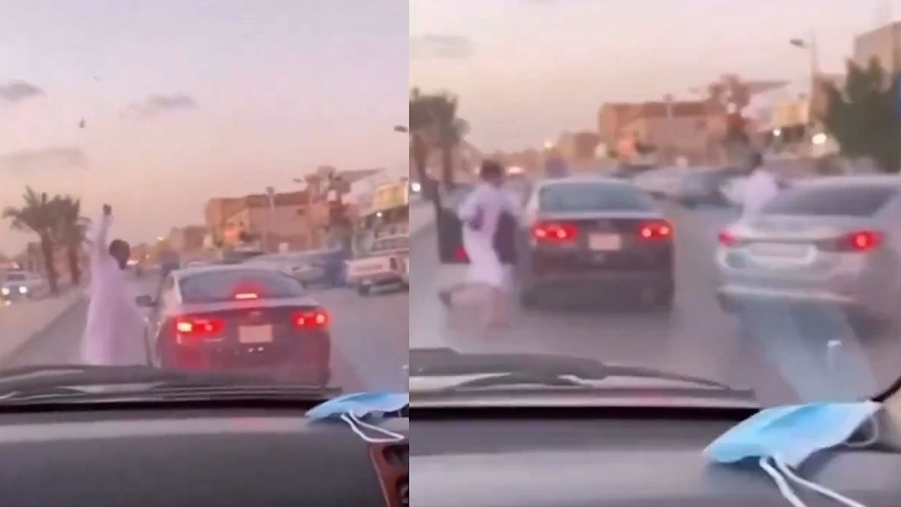 مضاربة بين شخصين وسط الطريق تنتهي بكسر أحدهم سيارة الآخر .. فيديو