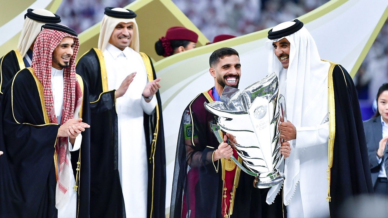 على طريقة ميسي .. قطر تتوج بطلاً لكأس آسيا .. فيديو