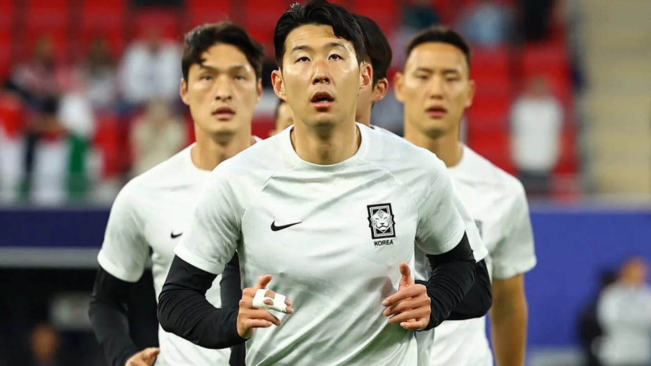 عراك بين لاعبي كوريا الجنوبية ليلة مباراة الأردن يتسبب في خلع إصبع سون