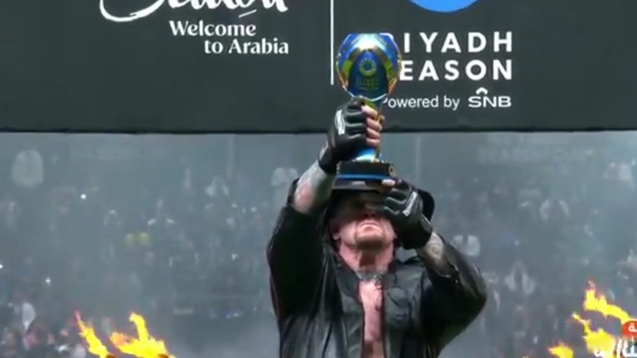 ردة فعل رونالدو عند رؤية أندرتيكر .. فيديو