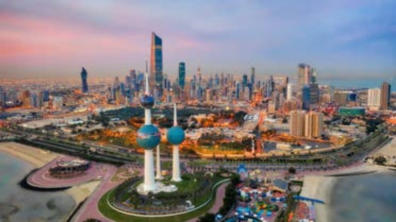 فتح باب تأشيرات الزيارة للكويت بشروط جديدة