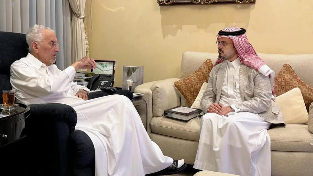 نائب أمير مكة المكرمة يزور مستشار خادم الحرمين الشريفين أمير المنطقة