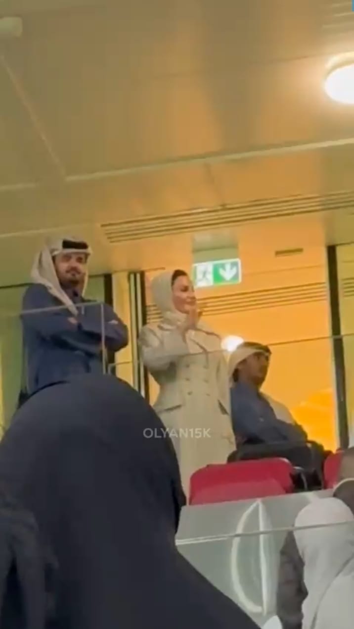 تفاعل الشيخة موزا مع مشجعة أردنية .. فيديو