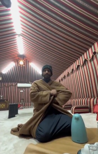 شاب في الخفجي يجمع والده بصديقه بعد فراق دام أكثر من 20 عاما