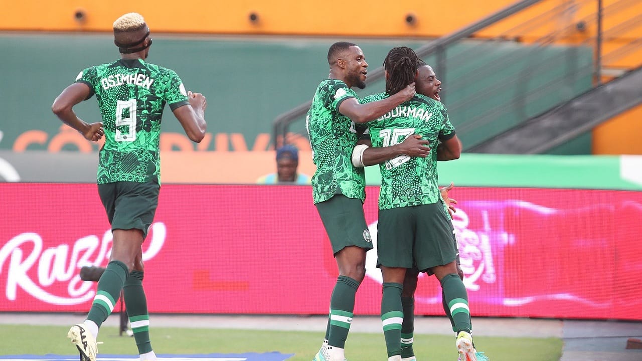 نيجيريا تفوز على أنغولا وتتأهل إلى نصف نهائي أمم إفريقيا .. فيديو