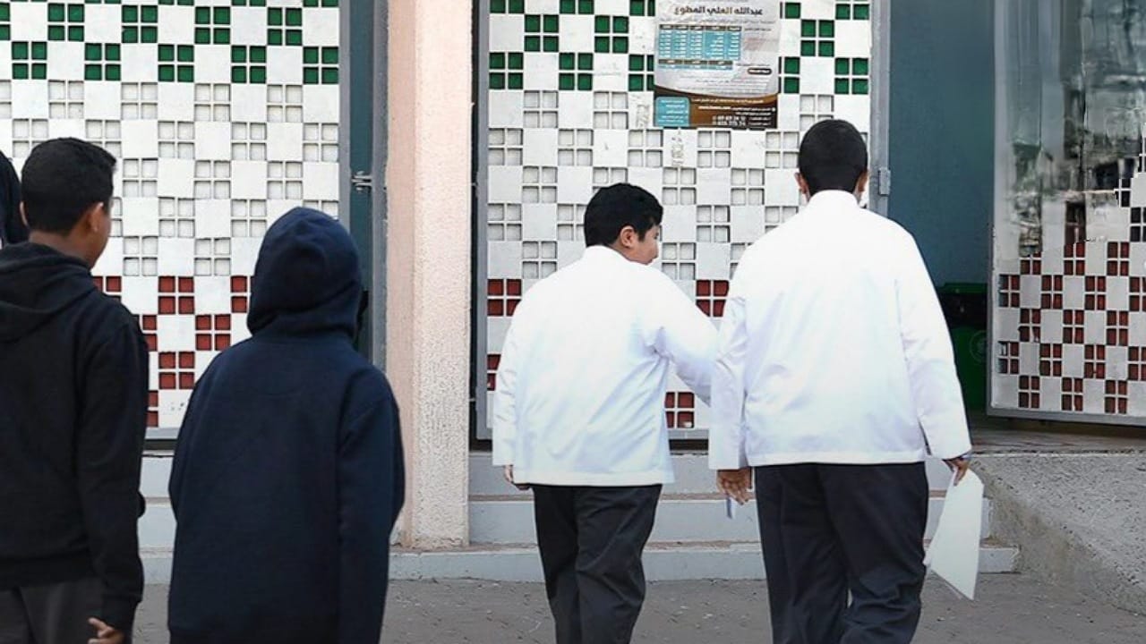 حرمان طالبين من الدراسة بصفة نهائية في جميع المدارس بالكويت