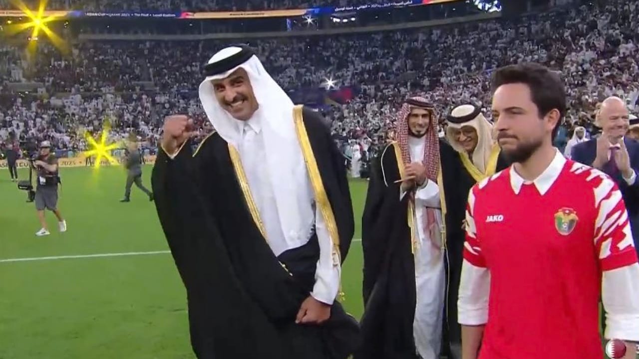 فرحة عفوية لأمير قطر بالتتويج ببطولة كأس آسيا .. فيديو
