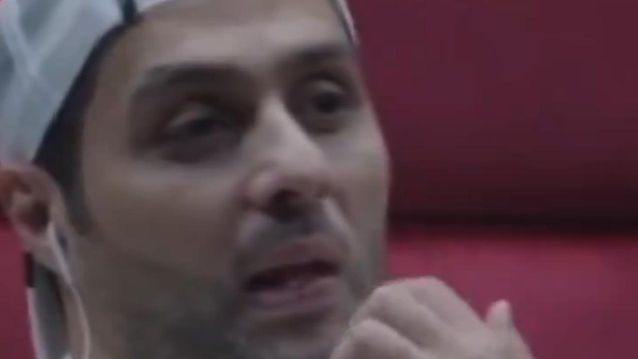 رد فعل ياسر القحطاني على سؤال مذيع يحدث ضجة واسعة .. فيديو