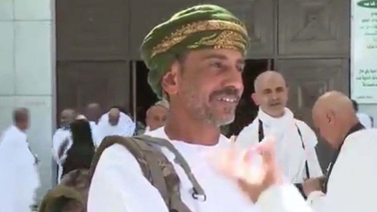رحالة عماني يروي‬⁩ قصة رحلته سيرا على الأقدام من صلالة إلى مكة المكرمة .. فيديو