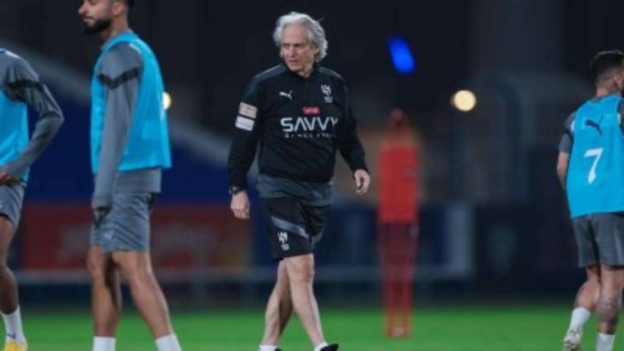 جيسوس يضم جميع الأجانب إلى قائمة الهلال أمام الاتحاد