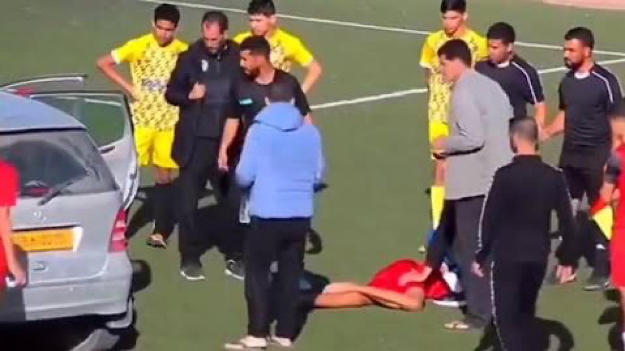 فتح تحقيق في وفاة  اللاعب الجزائري بعد إصابته في الملعب