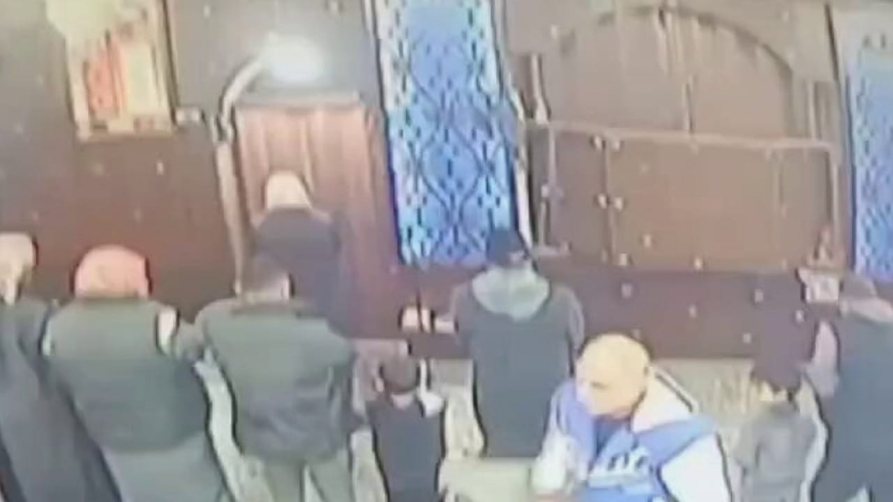 شاب يطعن 4 مصليين في الأردن