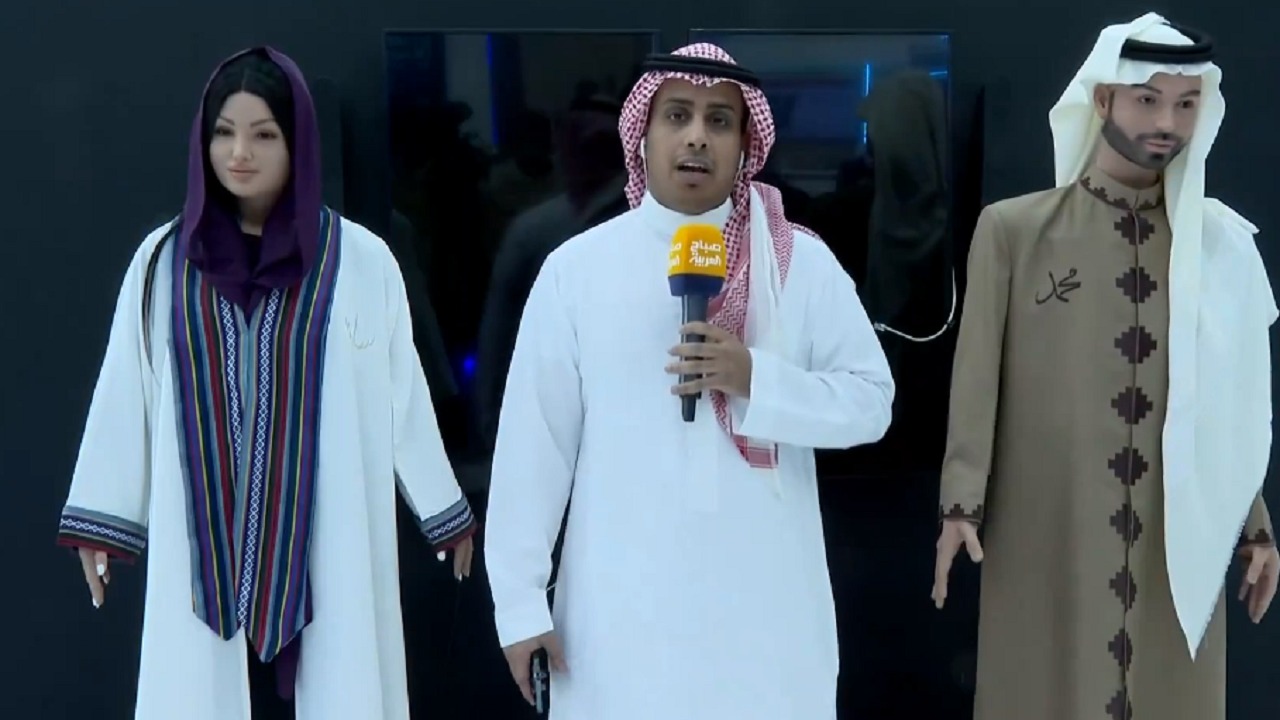 الروبوت السعودي محمد: &#8221; البشر يخافون منا وسأفكر في الزواج من الروبوت سارة.. فيديو
