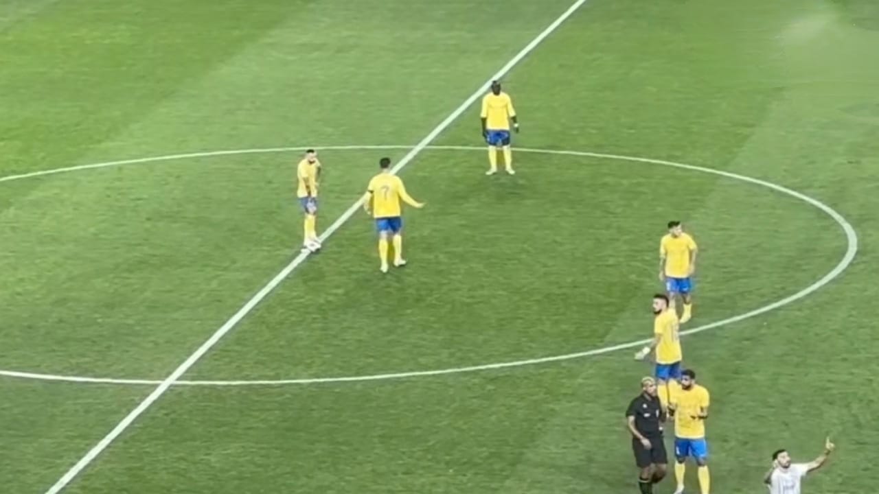 ردة فعل رونالدو بعد احتساب الحكم هدف العين .. فيديو