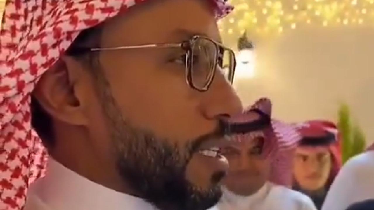 قريب غازي الذيابي عن ابنه النصر:يبي يشغلك بكثرة الإحتجاجات .. فيديو