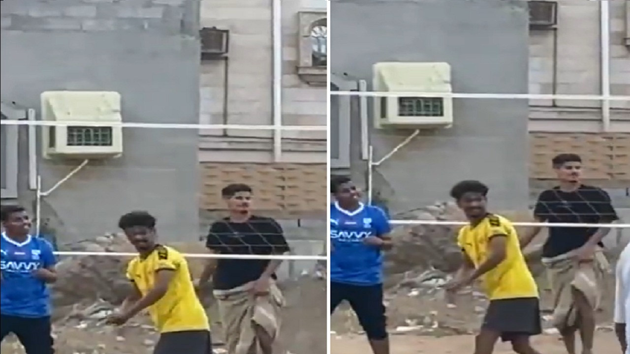 لاعب الأهلي عبدالباسط هندي يلعب كرة طائرة بأحد الأحياء .. فيديو