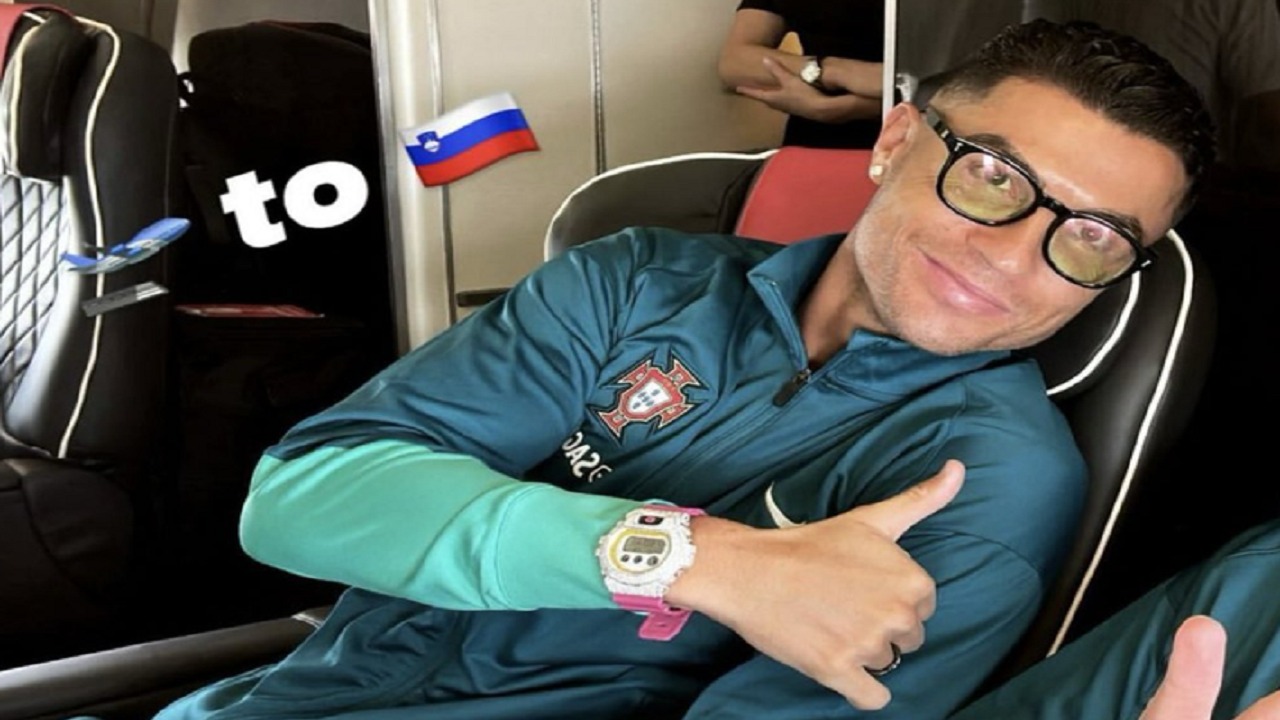 رونالدو يرتدي ساعة جورجينا أثناء رحلته مع البرتغال